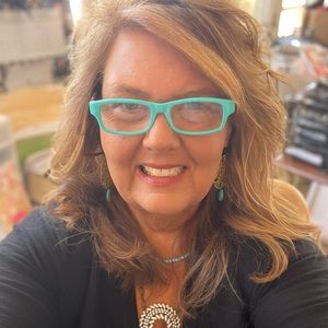 Meet your Posher, Pamela